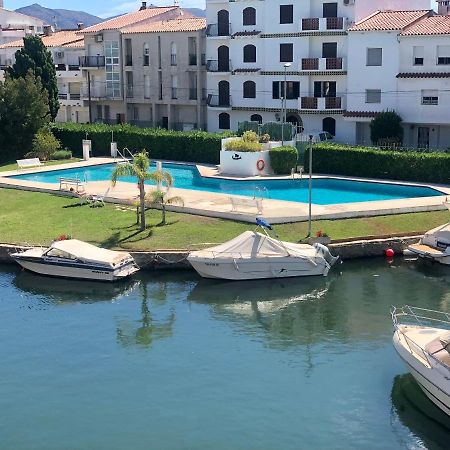 Port Sotavent 2C - Apartamento En La Marina De Empuriabrava - Piscina Comunitaria, - Parking - Vistas Al Canal - Cerca Centro Y Playa Zewnętrze zdjęcie