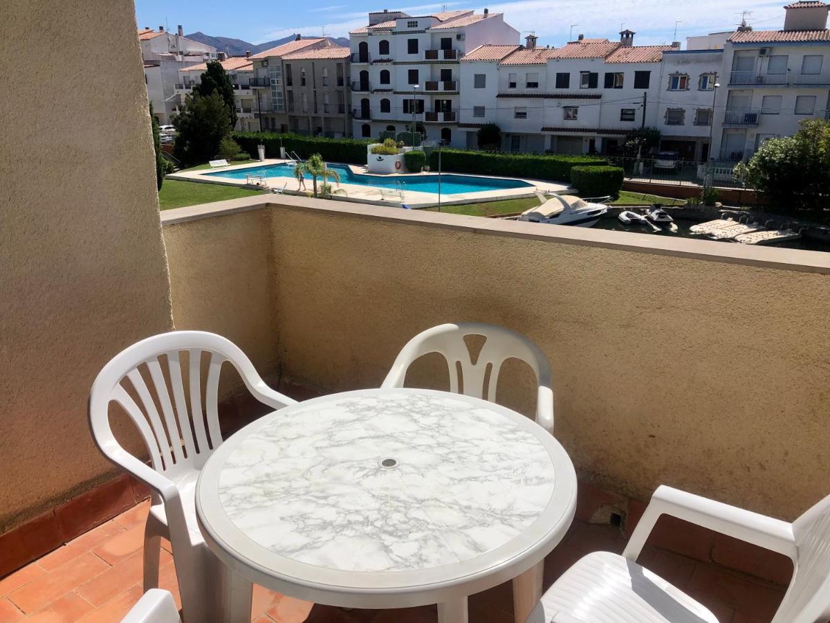 Port Sotavent 2C - Apartamento En La Marina De Empuriabrava - Piscina Comunitaria, - Parking - Vistas Al Canal - Cerca Centro Y Playa Zewnętrze zdjęcie