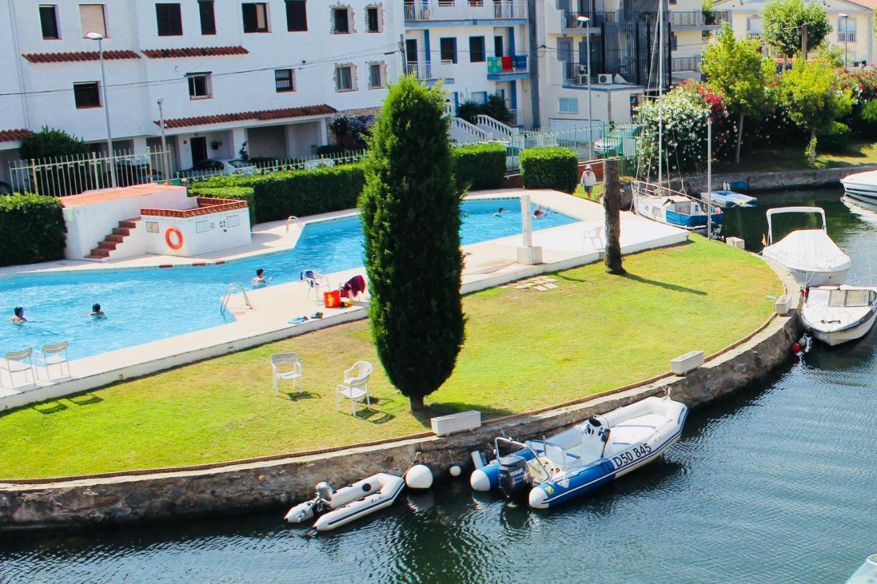 Port Sotavent 2C - Apartamento En La Marina De Empuriabrava - Piscina Comunitaria, - Parking - Vistas Al Canal - Cerca Centro Y Playa Zewnętrze zdjęcie